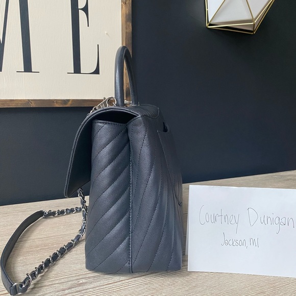 Chanel 19K Coco Top Handle in Grey w/ Ruthenium HW - Picture 4 of 16